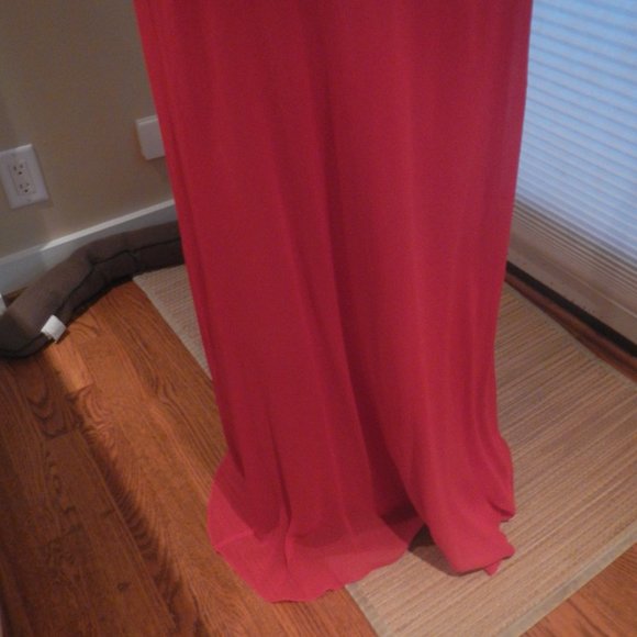 Red Formal Gown - Cache Size 8 - Picture 6 of 7